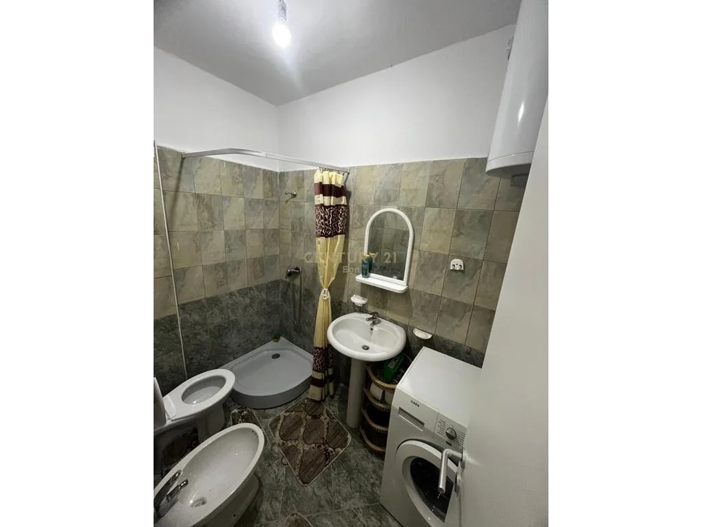 Apartamento 1+1 en venta en Shkëmbin e Kavajës, Durrës