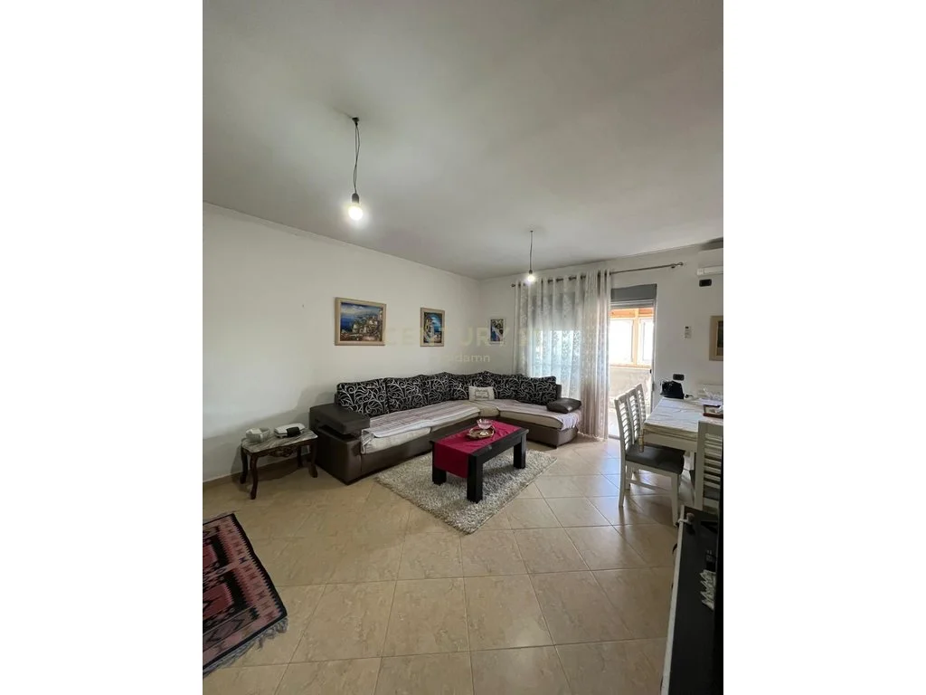 Apartamento 2+1 con terraza en venta cerca de la Dirección de Policía
