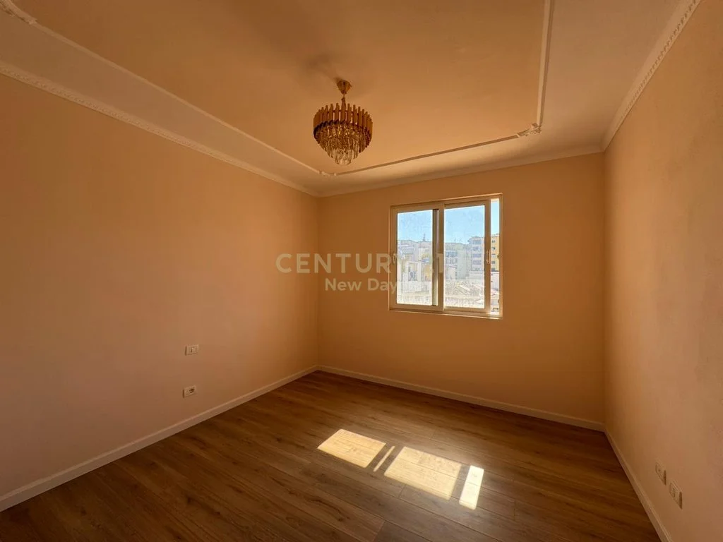 Apartamento 2+1, 2 balcones, en venta en el barrio No.6, Durrës - 176.469€ | 126 m²