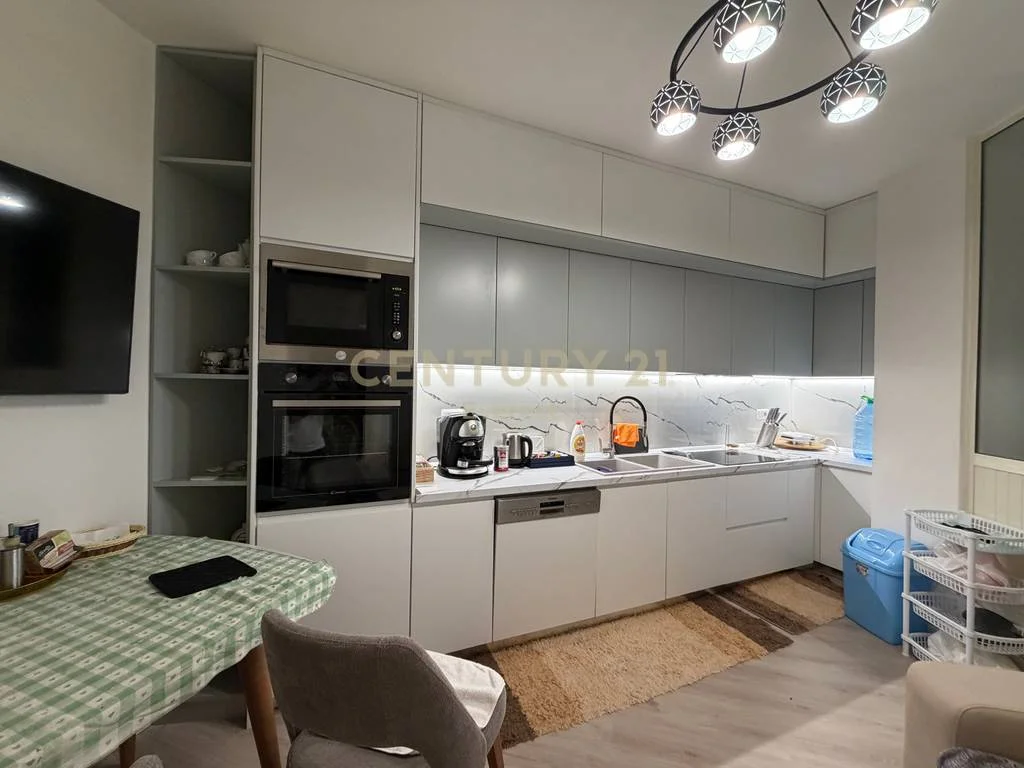 Shkëmbi i Kavajës, 2+1 apartment for sale with garage