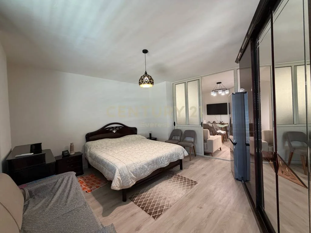 Shkëmbi i Kavajës, 2+1 apartment for sale with garage