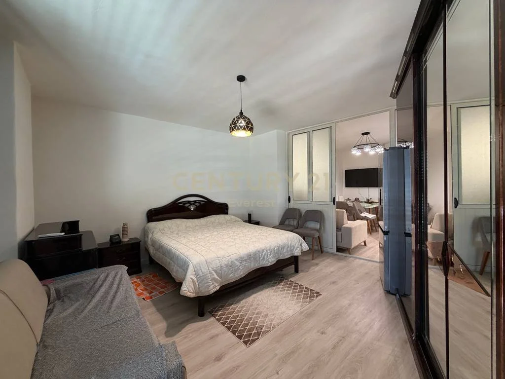 Shkëmbi i Kavajës, 2+1 apartment for sale with garage