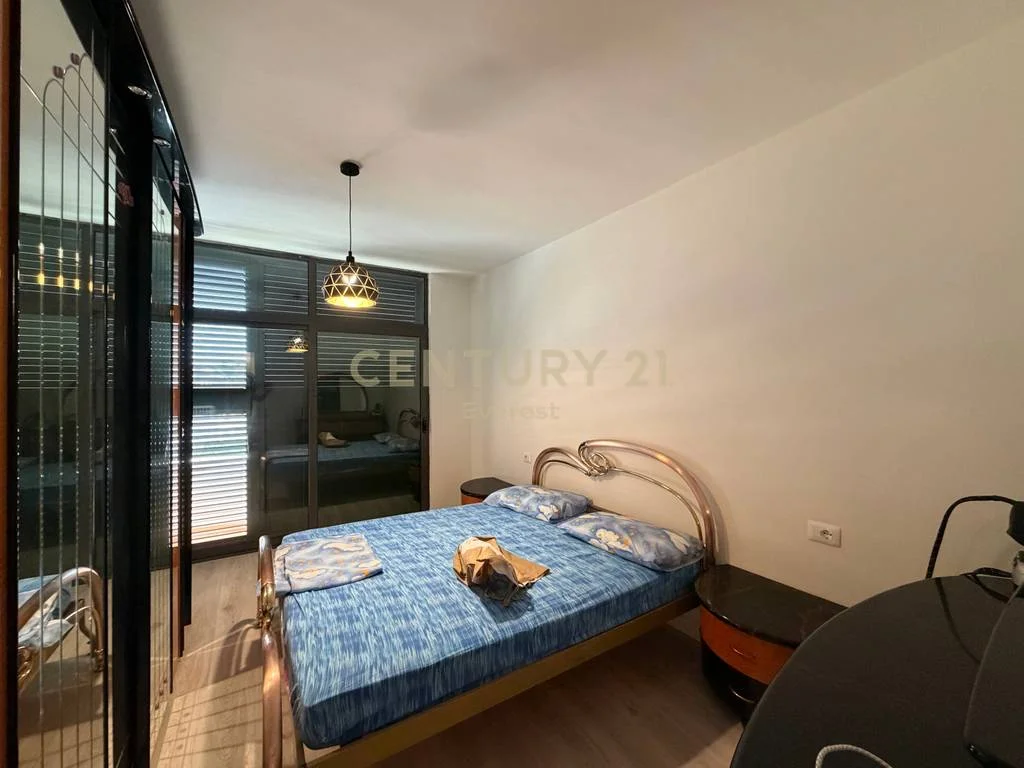 Shkëmbi i Kavajës, 2+1 apartment for sale with garage