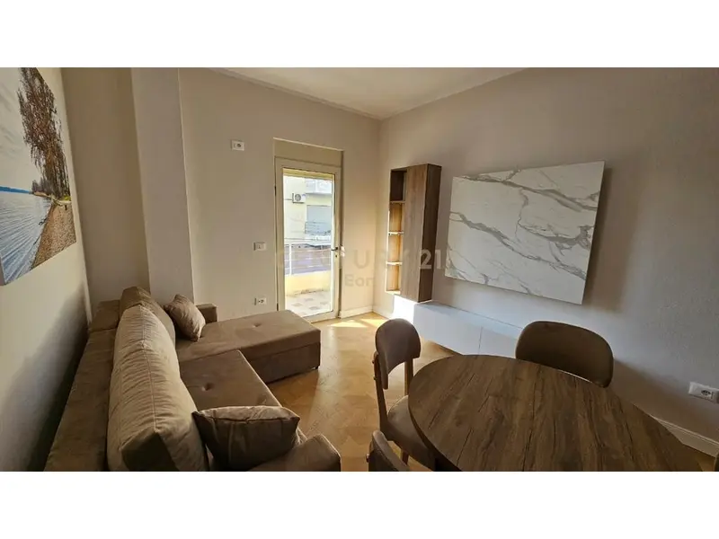 Excelente piso de 2 ambientes en venta en Plazh, Durrës