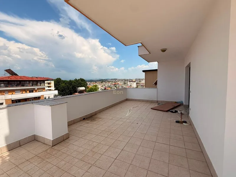 Apartamento 2+1 en venta en la playa, Durrës