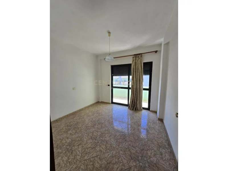 Apartamento 1+1 en venta en la playa de Hekurudha