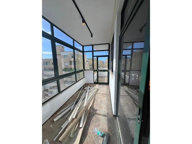 Apartamento 1+1 en venta con vista al mar, en la playa, en Durrës