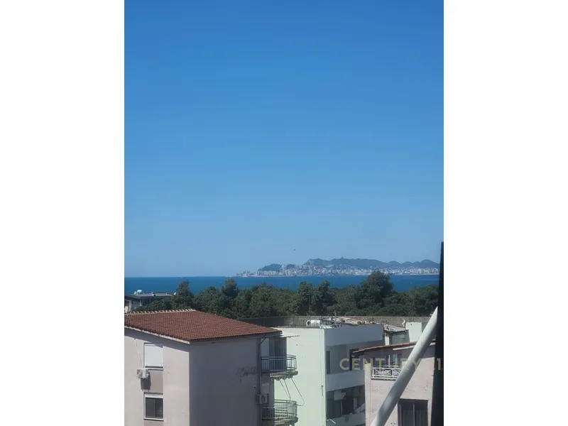 Apartamento 3+1+2 con vista al mar en venta en Golem, Durrës