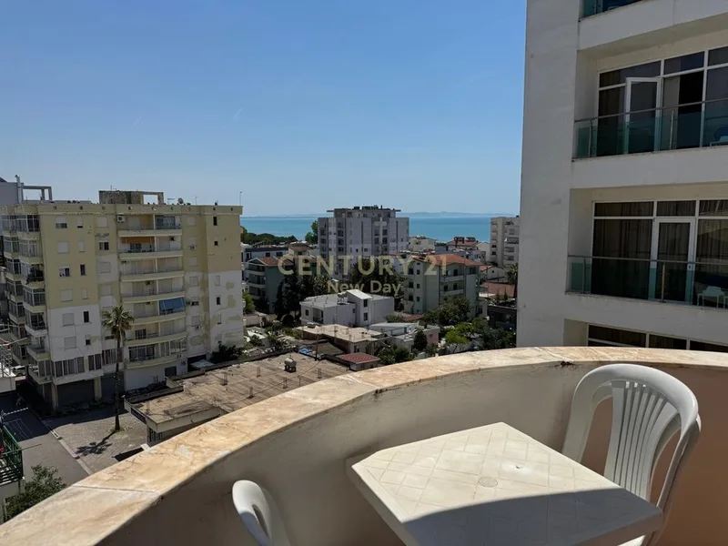 Apartamento 1+1 con dos balcones en venta junto a la playa, Iliria
