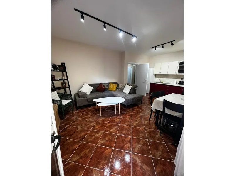 Apartamento 1+1 en venta en Shkëmbin e Kavajës, Durrës
