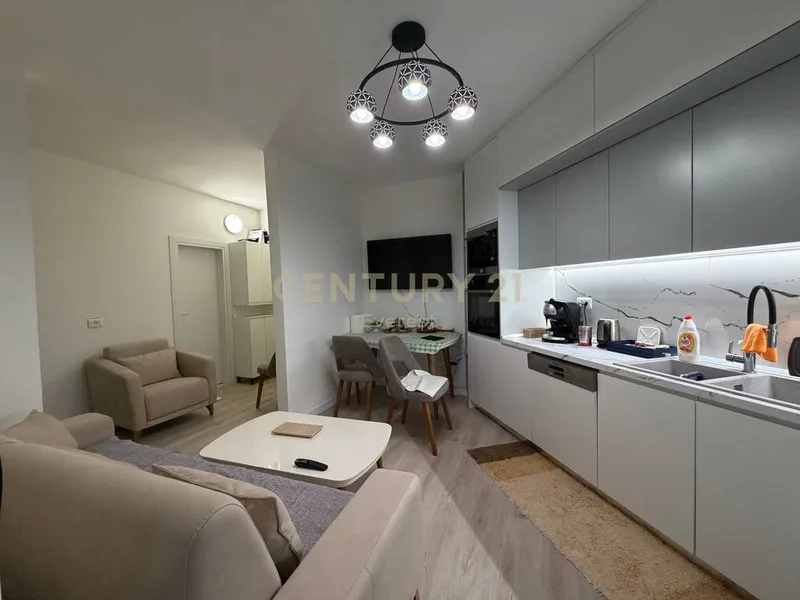 Shkëmbi i Kavajës, piso 2+1 en venta con garaje